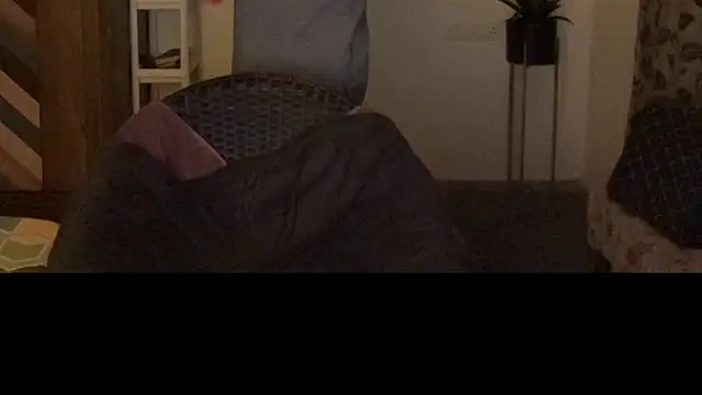 MakeMeAwareAah webcam