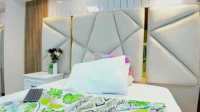 charlott_divine webcam