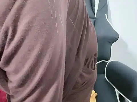 bino119 (F young) - riding a dildo