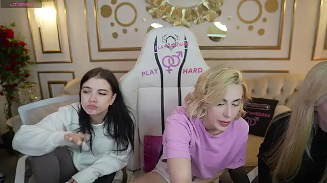 kara_cat - Kara_cat's free webcam