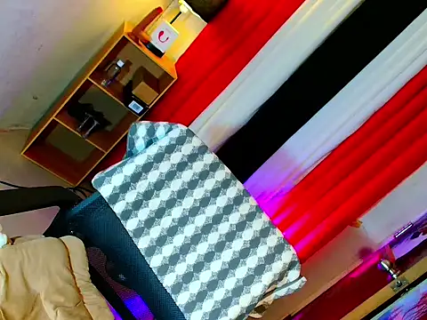 HOLLYWOOD_QUEEN_88 webcam