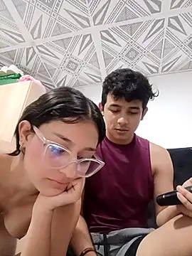 ary-18 - Ary-18's free webcam