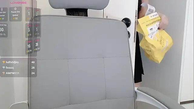 a_sr_001 (F young) - 菲菲希望被哥哥调教    目标打满 看菲菲洗澡