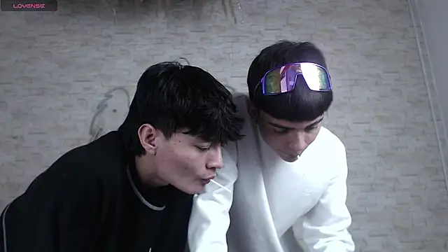 axel_milo_kairo_and_noa webcam