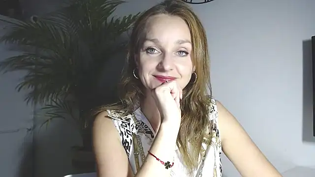 AliciaDesire webcam