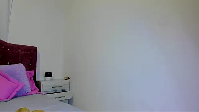 yourlatina_emely webcam