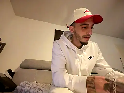 rebeu31313 - Rebeu31313's free webcam