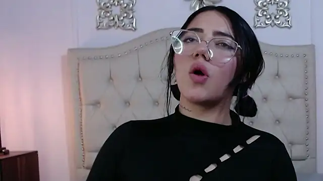 Lia_Lean live cam screenshot female on WhoFuck.me — Live Sex Chat & Hookups