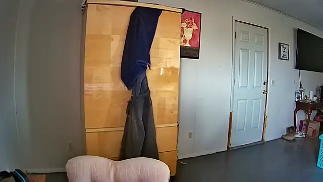 mandjpuff2 (Ask my age) - get my clothes off