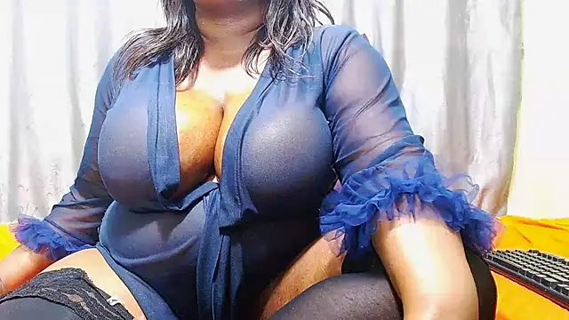 BustyMatureStepmum webcam