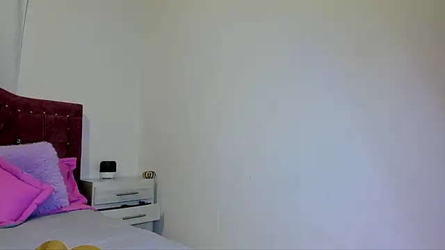 yourlatina_emely webcam