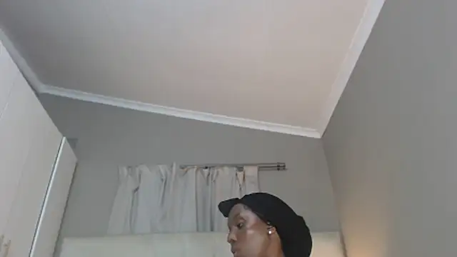 naughtyblackdolie webcam