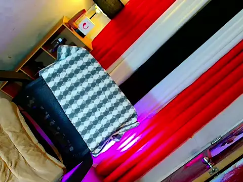 HOLLYWOOD_QUEEN_88 webcam