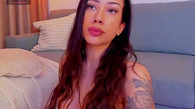 AlessandraCrystal webcam