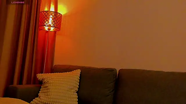 AlessandraCrystal webcam