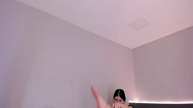 sara__jones_gh webcam