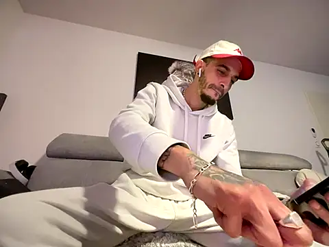 rebeu31313 live cam screenshot male on VideoChat Party – Live Video Chat & Cam Rooms