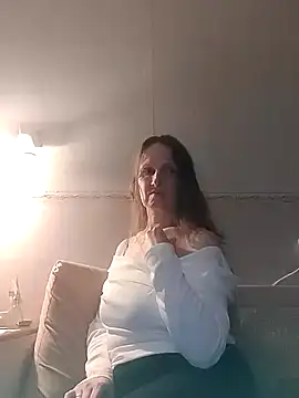 Evelina_cute from StripChat is Freechat