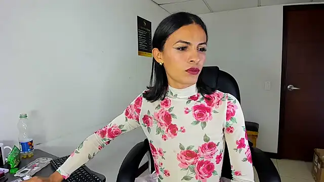 Aisha_hotts777 webcam