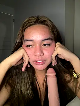 urasianlady (F teen) - Ur horny im broke lets help each other