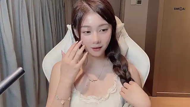 Makinghappymyself_ webcam