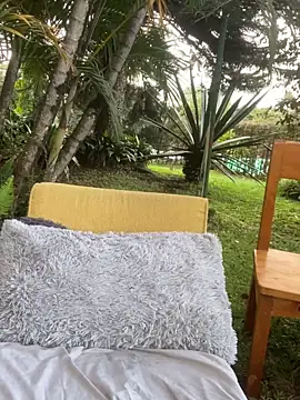 alicemrtnz (F teen) - Squirt closer street