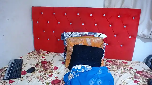 SweetSlenderChoc webcam