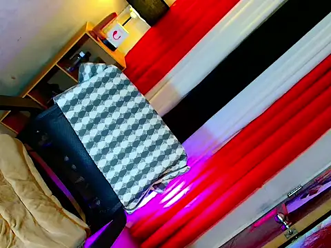 HOLLYWOOD_QUEEN_88 webcam