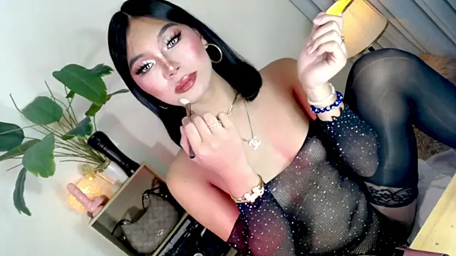 ObsessedmiyaX_moore webcam