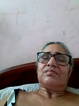 Webcam Model (_candi) is live