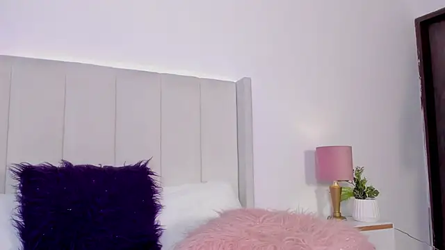 Mirandaa_Rogers webcam