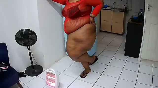THICKSEXYXX webcam