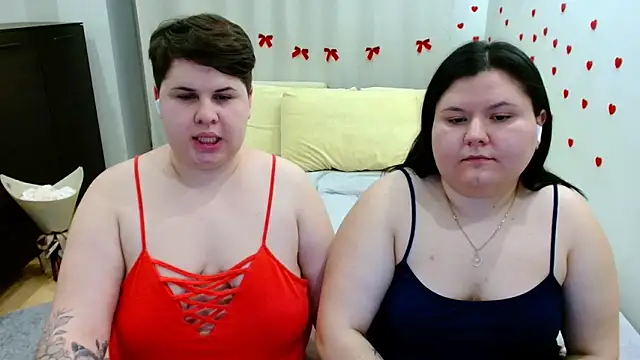 BeckyAndHellen webcam