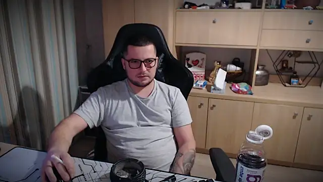 kevinnlovelly - Kevinnlovelly's free webcam - UK Sex Cams