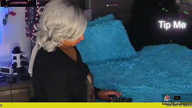 CosmicDream143 webcam