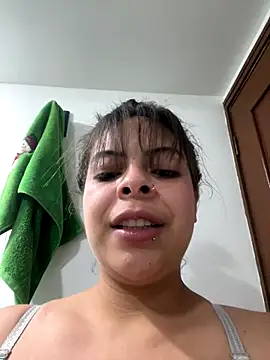 Webcam Model (MiaCollinssx)  is live.Free join now!