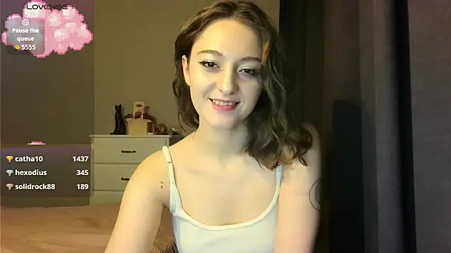 white_liillyy webcam