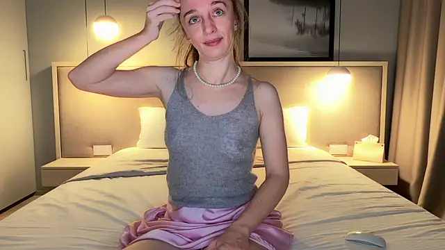 ShySchoolGirl webcam