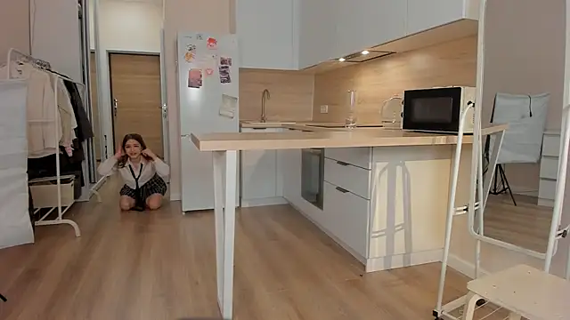 sillybloom (F teen) - play with little feet close up