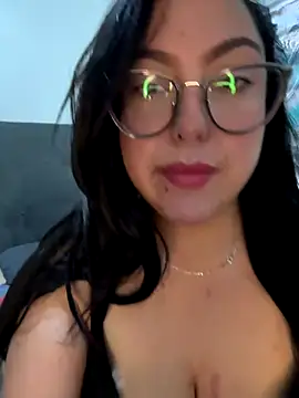 Webcam Model (MileyGia)  is live.Free join now!