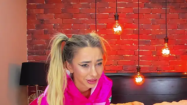 ChristynaRoss's Stripchat show and profile