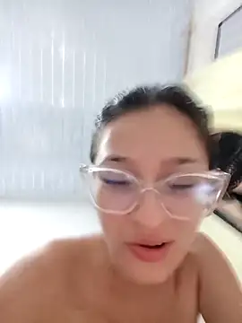 ary-18 - Ary-18's free webcam