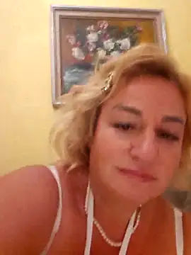 virginianurse (F mature) - SQURITING PUSSY