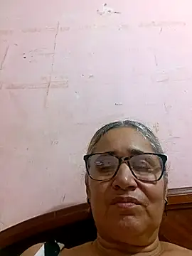 Webcam Model (_candi)  is live.Free join now!