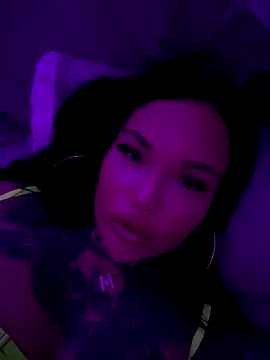 _MelinaCurves_ webcam