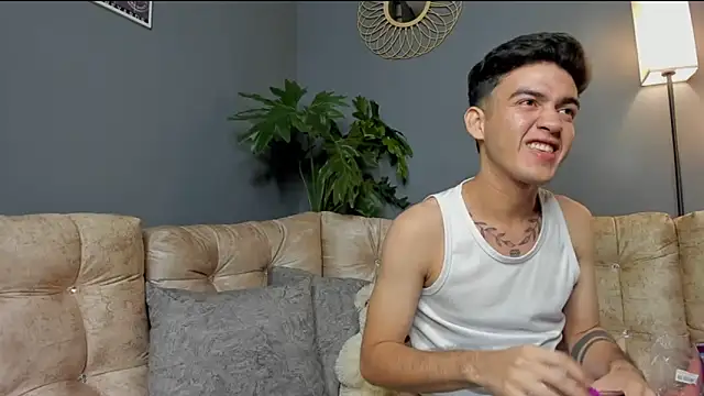 Feiccer_Thomson1 live cam screenshot male on OhMiBod.Show — Interactive Live Cam Play