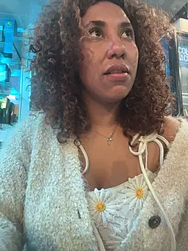 lauraltt's Stripchat show and profile