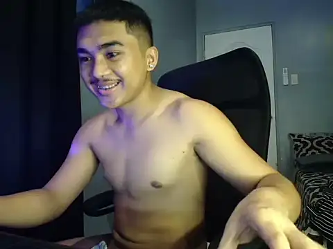 pinoyAdrianneXXX webcam