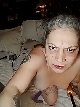 LilTinyWoman webcam