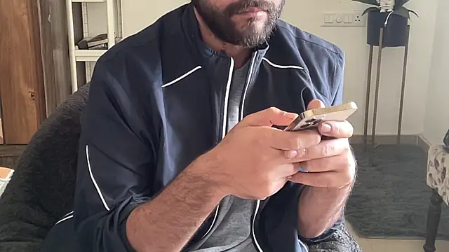 MakeMeAwareAah webcam